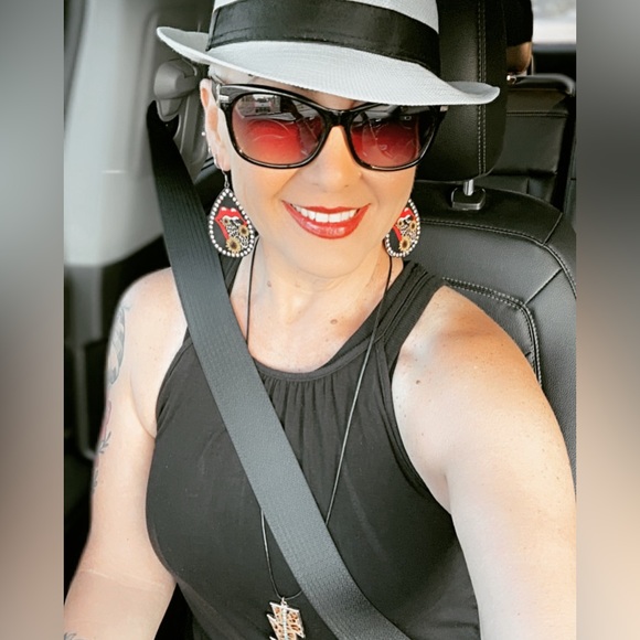 Meet your Posher, Destria - Picture 2 of 5